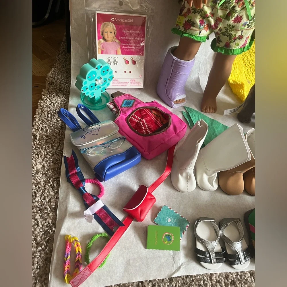 3 American Girl Dolls with accessories - Picture 12 of 16